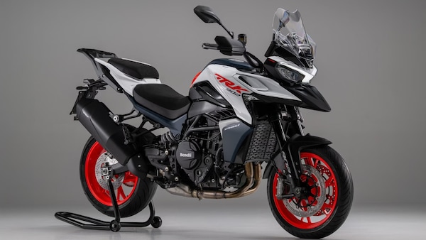 Benelli, BKX 300 già disponibili e a luglio arrivano le nuove TRK 902: ecco quanto costano