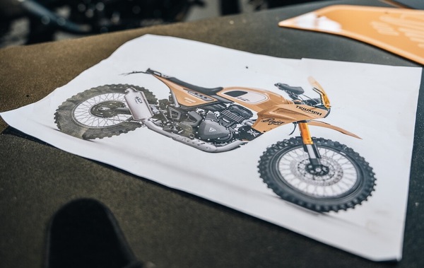 Triumph Dune 400: le foto della Scrambler che sogna i grandi rally nel deserto