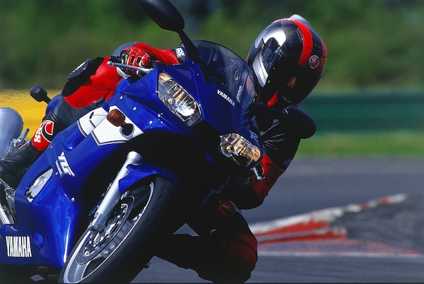 Yamaha R6, ultimo giro per una regina che ha fatto storia (e scuola)
