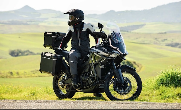 Zontes ZT703-F ed ETC: l’avventura parte con il tris borse
