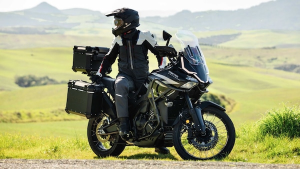 Zontes ZT703-F ed ETC: l’avventura parte con il tris borse