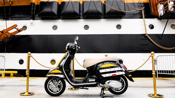 La nave più bella del mondo incontra la Vespa: due icone italiane a New York