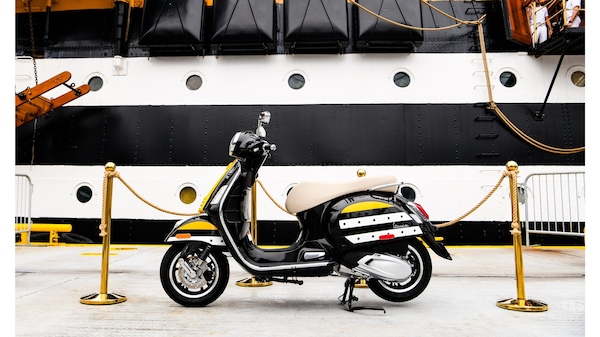 La nave più bella del mondo incontra la Vespa: due icone italiane a New York