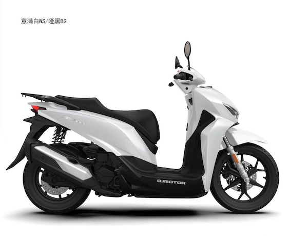 QJMotor SQ 350: le foto del nuovo scooter a ruote alte