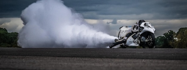 Caro carburante? Ci pensa Force of Nature: la moto-razzo da 500 CV che va a acqua