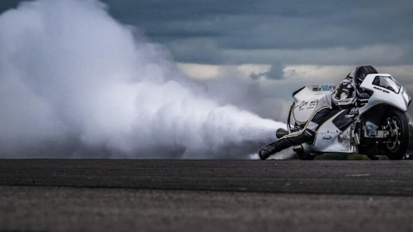 Caro carburante? Ci pensa Force of Nature: la moto-razzo da 500 CV che va a acqua