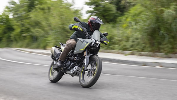 Test Benelli BKX 300: la piccola crossover che conquista al primo sguardo