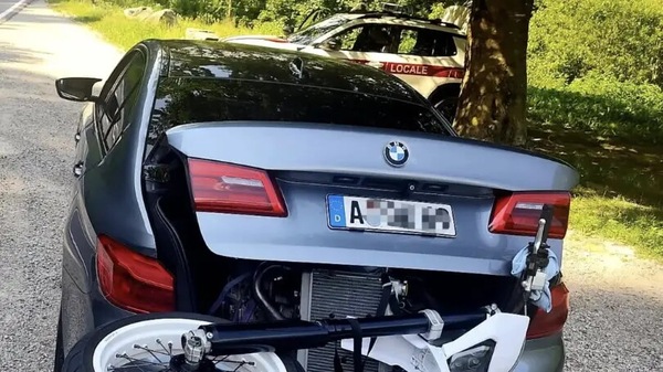 Moto nel bagagliaio dell’auto, si può fare? Il caso del turista fermato in Trentino