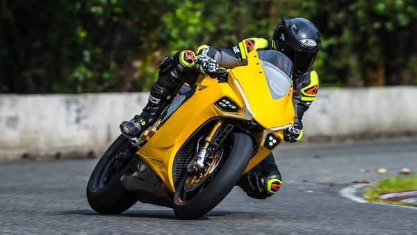 La strana storia del prototipo della Damon Motorcycle comprato ad un'asta di depositi abbandonati