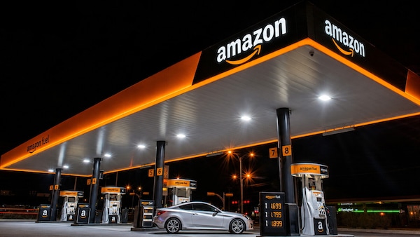Come si contrasta il caro benzina? Comprandola su Amazon