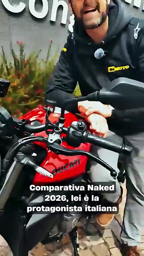 Comparativa Naked 2026. Ducati Monster V2: scopri cosa ci è piaciuto e cosa meno!