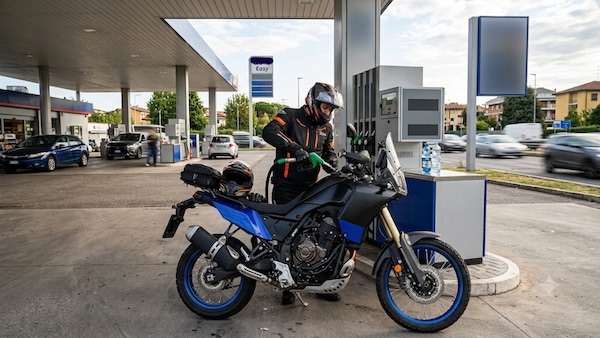 Prezzo benzina oggi: la verde continua a salire, petrolio in rialzo