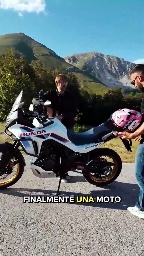 Honda XL 750 Transalp con E-Clutch: una moto con cui puoi fare davvero tutto!