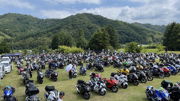 3000 Hayabusa in Giappone. un raduno da 300 all'ora!