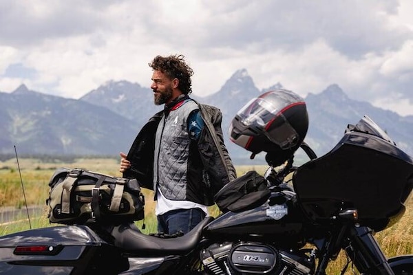 Piagnistei sul caldo: in moto si va con jet, gilet e Appennino sotto le ruote | ZEPPING