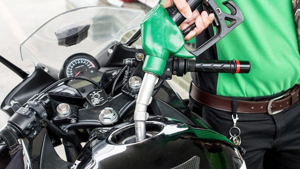 Quanto si spende di benzina per fare 10.000 km in moto?