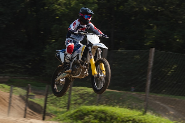 Test Husqvarna Cross 2027: sette moto in pista, dalla TC 125 alla regina FC 450