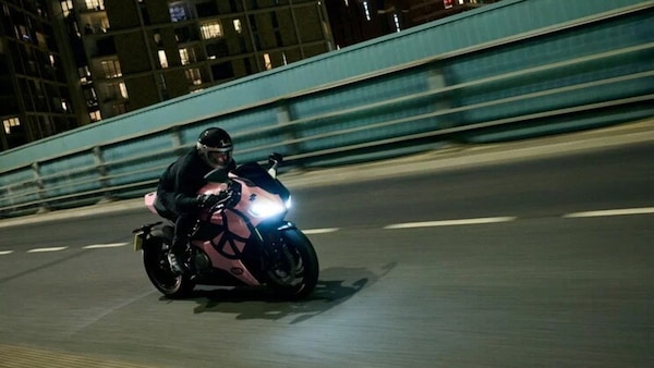 Norton Manx R, a Silverstone la one-off firmata Peaceful Research