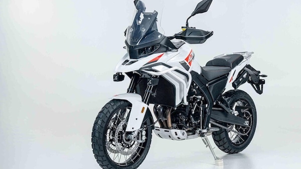 ZXMoto 820X, la nuova adventure cinese prende forma