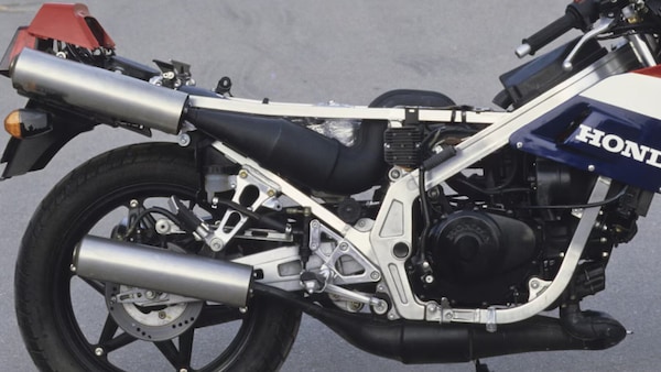 Marmitta a espansione, da Guzzi ai missili: come è nato lo scarico dei 2T