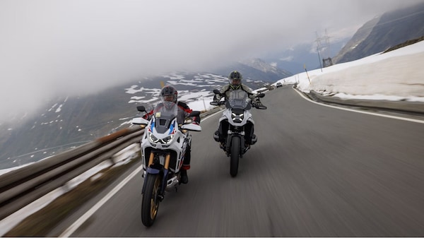 Le Alpi iniziano a chiudersi alle moto? Cosa succede