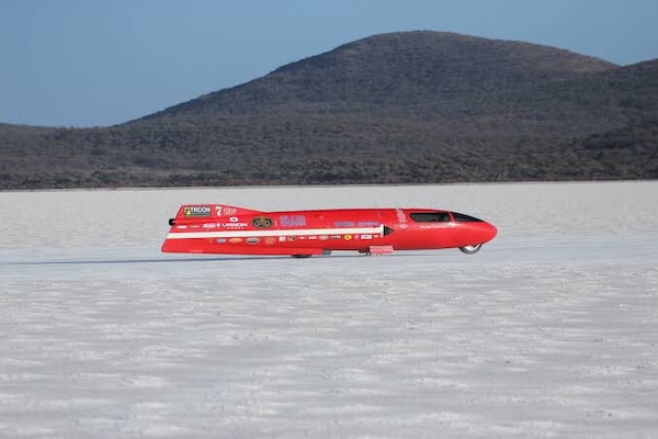 A Bonneville torna il mostro con motore V4 da 3.000 cc: si punta ai 644 km/h
