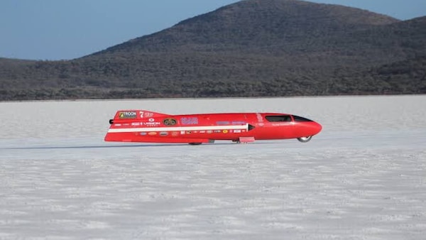 A Bonneville torna il mostro con motore V4 da 3.000 cc: si punta ai 644 km/h