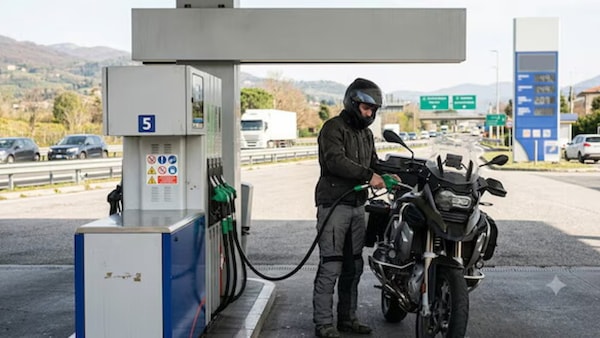 Benzina del sindaco, il Comune diventa benzinaio e il pieno costa meno: ecco il perché