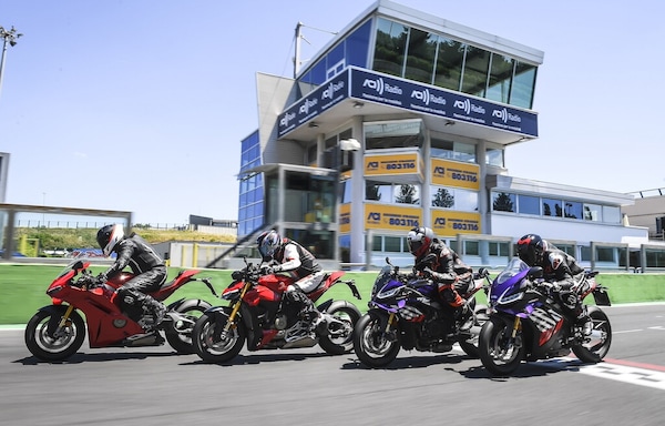Ducati contro Aprilia, dalla strada alla pista: la sfida totale tra le V4 italiane