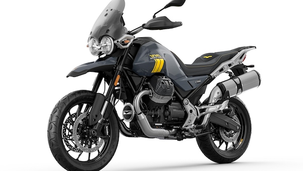 Moto Guzzi 105th Anniversary: le foto della nuova gamma di Mandello