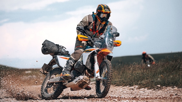 KTM 690 Rally: è solo hype o è davvero una moto speciale?