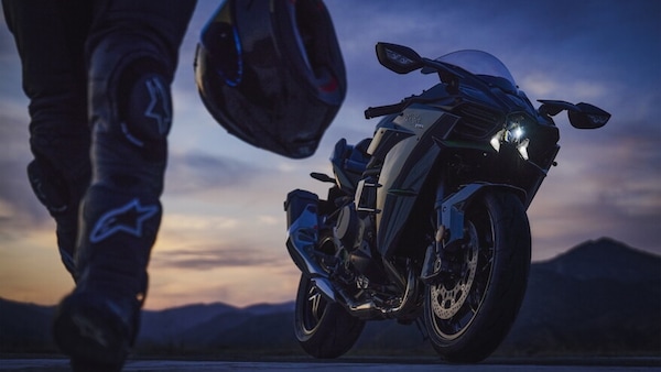 Kawasaki Ninja H2 , torna nel 2027: le FOTO