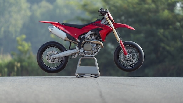 Ducati Desmo450 SM, la nuova supermotard racing: le foto