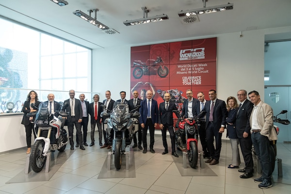 Ducati, il ministro Urso a Borgo Panigale: "È l'italia che fa sognare, pronti a tutelare un simbolo del Made in Italy”