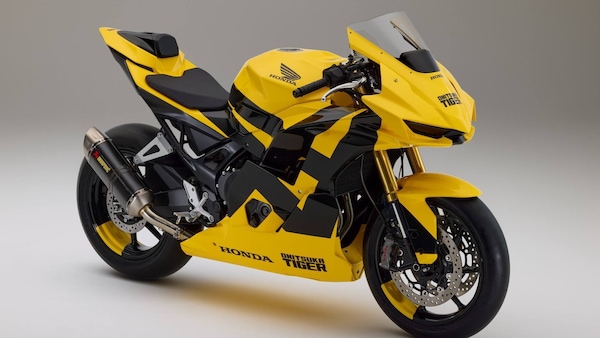 Honda sfila a Milano: in passerella il concept che veste Onitsuka Tiger