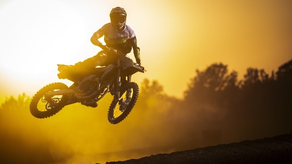 Triumph TF 250-X, dalla MX2 alla serie: ecco come cambia per il 2027
