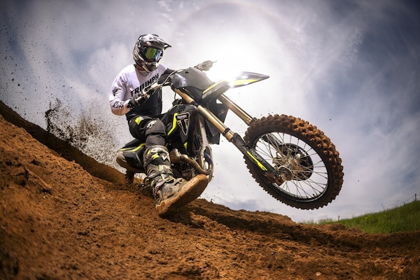 Triumph TF 250-X 2027, spettacolo in pista: le foto