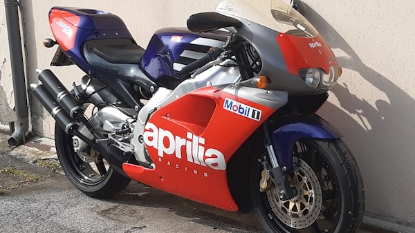 Reggiani si separa dalla sua Aprilia RS 250: all’asta per una buona (e speciale) causa