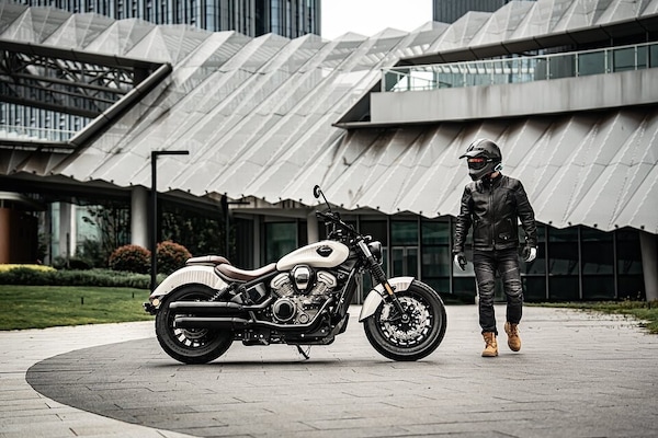 BENDA Dark Flag 950: la cruiser con cuore V4 da 109 cavalli