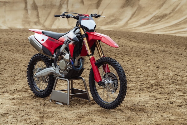 Ducati Desmo450 MX 2027: più grinta e affidabilità per le cross di Borgo Panigale