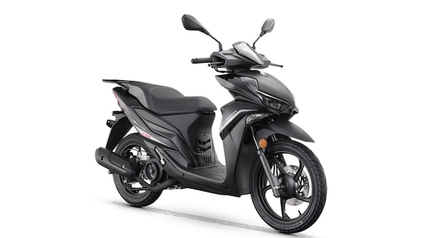 QJMOTOR LTS 125S, ruote alte e prezzo sotto i 2.000 euro 