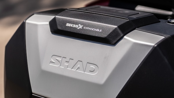 SHAD, 25 anni di valigie espandibili: dalle prime BMW alla nuova SH38X