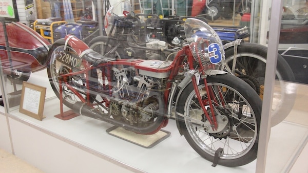 Perché la Indian Scout del record di Burt Munro si trova in una ferramenta?
