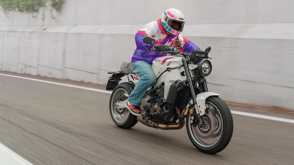 Yamaha XSR900 2027, nuova colorazione ispirata agli anni 90