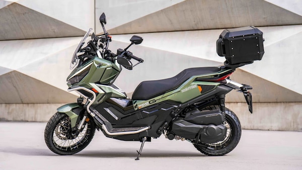 Zontes ZT368-G, bauletto GIVI in omaggio con la promo Explore Days
