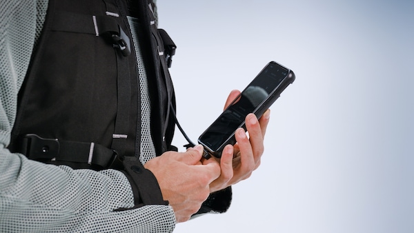 Dainese Smart GO: l'airbag da 780 grammi che si alimenta anche con lo smartphone