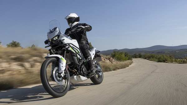 Kawasaki KLE500 2027: arriva Smartride, la frizione che semplifica la guida