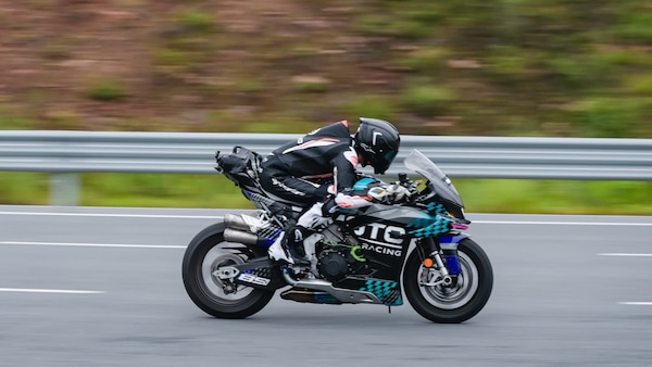 Cfmoto V4 SR-RR: 210 CV non bastano, spunta anche il turbo!