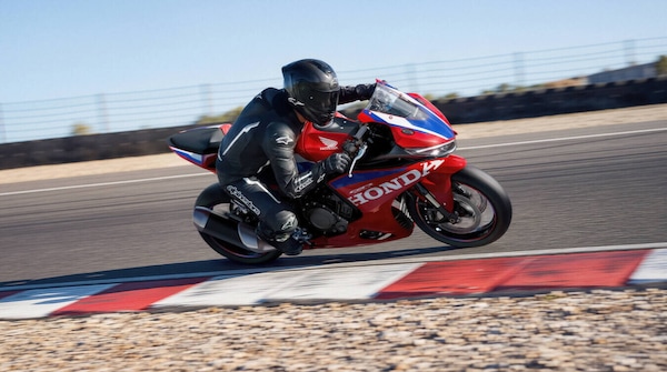 Honda CBR500R FOUR 2027: quattro cilindri e tecnologia da grande