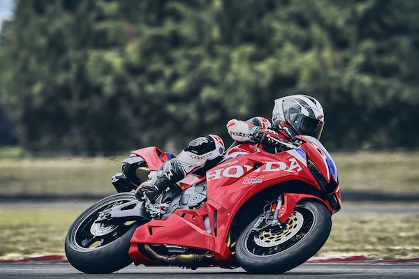 Honda aggiorna la CBR600RR per il 2027: tutte le foto